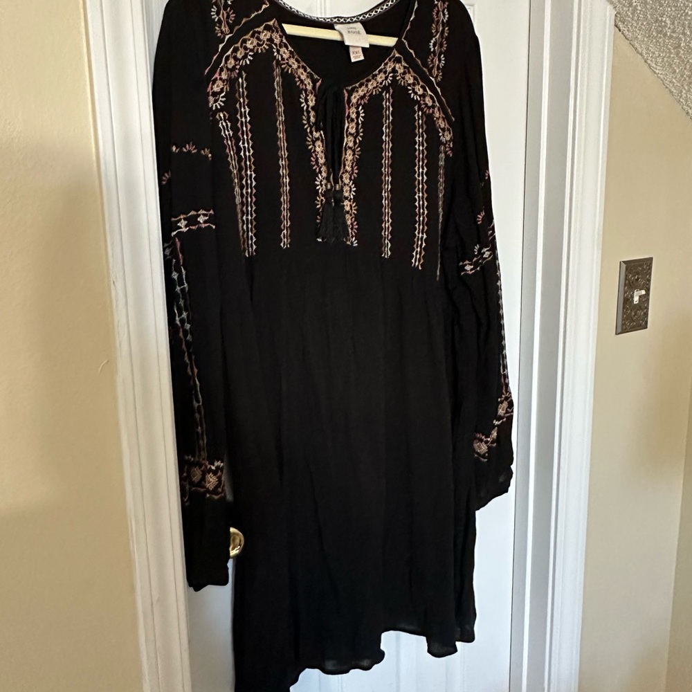 Black Geometric Embroidery Dress